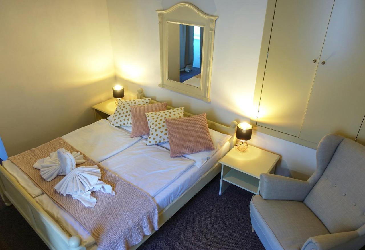 Hotel U Krize Prag Eksteriør billede